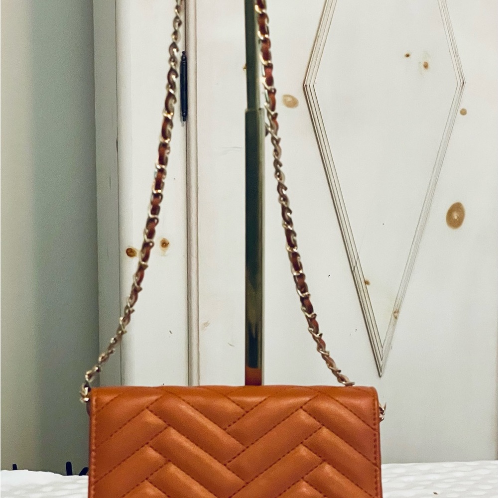 Elegant BEBE Sophia
Crossbody Bag Warm Blush
New condition - Picture 2 of 10
